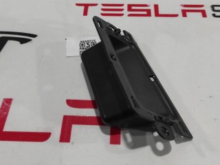 Ручка внутренняя закрытия крышки багажника, ориг. номер 1050409-00-D, Tesla Model X 2015-2021