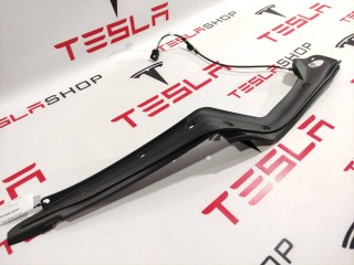 Накладка закрытия подъемной задней двери, ориг. номер 1037560-00-D, Tesla Model X 2015-2021