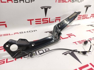 Накладка закрытия подъемной задней двери, ориг. номер 1037560-00-D, Tesla Model X 2015-2021