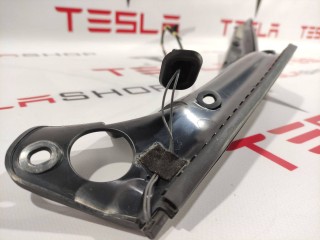 Накладка закрытия подъемной задней двери, ориг. номер 1037560-00-D, Tesla Model X 2015-2021