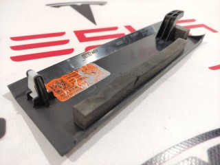 Накладка стойки А, ориг. номер 1086303-80-E, Tesla Model 3 2017-2021
