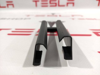 Заглушка салазки сиденья, ориг. номер 1097490-00-B, Tesla Model 3 2017-2021
