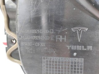 Накладка внутренняя двери, ориг. номер 1092147-00-D, Tesla Model 3 2017-2021