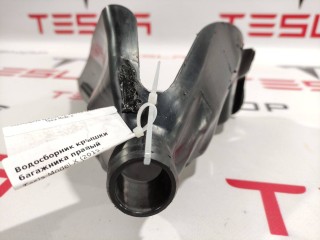 Водосборник крышки багажника, ориг. номер 1046659-00-E, Tesla Model X 2015-2021