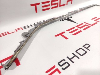 Декоративная вставка центральной консоли, ориг. номер 1097165-00-E, Tesla Model Y 2020-2026