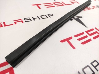 Уплотнитель стекла внутренний двери, ориг. номер 1038407-00-A, Tesla Model S 2012-2016