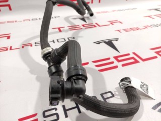 Шланг охлаждения задний мотор - выход, ориг. номер 1058000-00-F, Tesla Model S 2016-2021