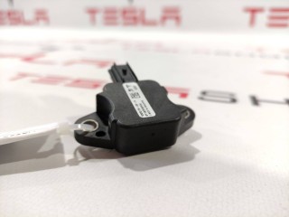 Датчик удара (давления воздуха), ориг. номер 1005275-00-A, Tesla Model S 2016-2021