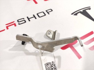 Кронштейн электропроводки стояночного тормоза, ориг. номер 1101850-00-B, Tesla Model S 2016-2021