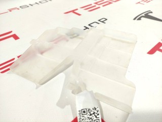 прочая запчасть, ориг. номер 1066869-00-A, Tesla Model S 2012-2016