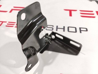 Кронштейн сиденья 2-го ряда правый, ориг. номер 1006863-00-B, Tesla Model S 2016-2021