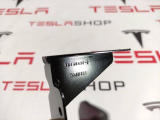 Кронштейн сиденья 2-го ряда правый, ориг. номер 1006863-00-B, Tesla Model S 2016-2021