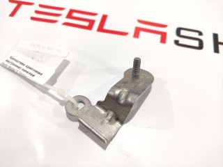 Кронштейн крепления внутренних панелей салона, ориг. номер 1013701-00-A, Tesla Model S 2012-2016