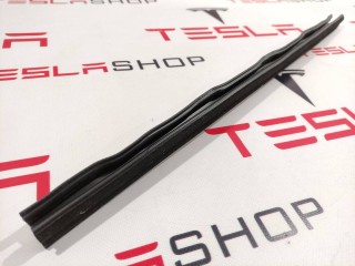 Уплотнитель стекла внутренний двери, ориг. номер 1038405-00-A, Tesla Model S 2012-2016
