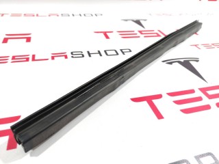 Уплотнитель стекла внутренний двери, ориг. номер 1038407-00-A, Tesla Model S 2016-2021