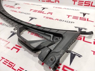 Подкапотная накладка стеклоочистителей, ориг. номер 1008976-00-E, Tesla Model S 2012-2016