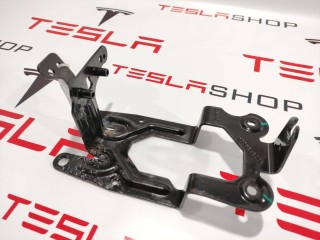Кронштейн крепления вакуумного насоса тормозов, ориг. номер 1003439-00-A, Tesla Model S 2012-2016