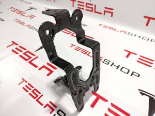 Кронштейн крепления вакуумного насоса тормозов, ориг. номер 1003439-00-A, Tesla Model S 2012-2016