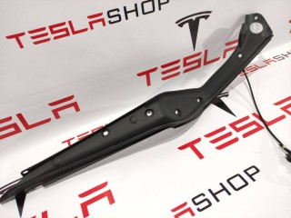 Накладка закрытия подъемной задней двери, ориг. номер 1037560-00-C, Tesla Model X 2015-2021