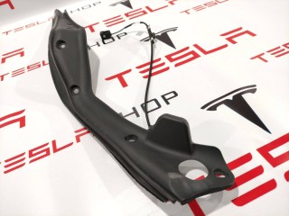 Накладка закрытия подъемной задней двери, ориг. номер 1037560-00-C, Tesla Model X 2015-2021