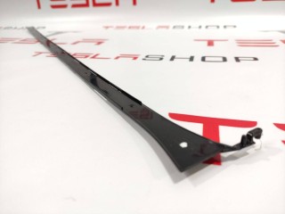 Крышка короба проводки камеры TRIPLE, ориг. номер 1079607-00-A, Tesla Model X 2015-2021