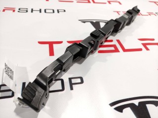 Кронштейн облицовки стойки B, ориг. номер 1056087-00-C, 1050784-00-B, Tesla Model X 2015-2021