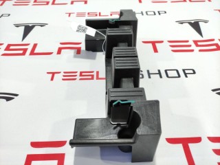Кронштейн панели пола 2-го ряда сидений (6 мест), ориг. номер 1059716-00-D, Tesla Model X 2015-2021