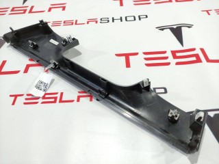 Накладка салазки сидения водит./пассаж., ориг. номер 1061619-00-A, Tesla Model X 2015-2021