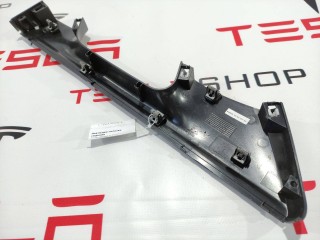 Накладка салазки сидения водит./пассаж., ориг. номер 1061621-00-A, Tesla Model X 2015-2021