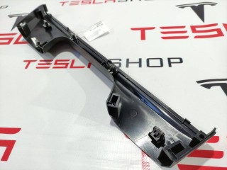 Накладка салазки сидения водит./пассаж., ориг. номер 1061621-00-A, Tesla Model X 2015-2021
