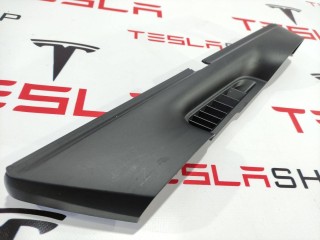 Накладка салазки сидения (водительская), ориг. номер 1061624-00-B, Tesla Model X 2015-2021