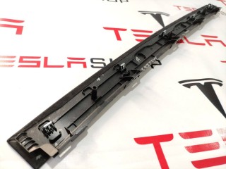 Накладка подъемной задней двери, ориг. номер 1055011-04-D, 1055018-00-E, Tesla Model X 2015-2021