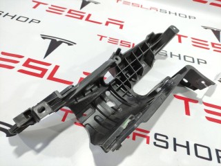 Кронштейн накладки, подъемной задней двери, ориг. номер 1055012-04-D, Tesla Model X 2015-2021