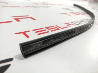 Уплотнитель стекла подъемной задней двери, ориг. номер 1069521-90-H, Tesla Model X 2015-2021