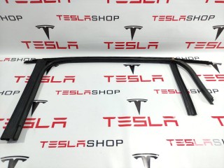 Уплотнитель стекла подъемной задней двери, ориг. номер 1487622-00-B, Tesla Model X 2015-2021