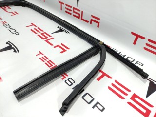 Уплотнитель стекла подъемной задней двери, ориг. номер 1487622-00-B, Tesla Model X 2015-2021