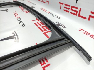 Уплотнитель стекла подъемной задней двери, ориг. номер 1487622-00-B, Tesla Model X 2015-2021