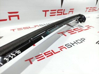 Уплотнитель стекла подъемной задней двери, ориг. номер 1073246-S0-B, Tesla Model X 2015-2021