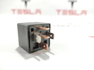 Реле блока предохранителей, ориг. номер 1009096-00-G, DG85B-7011-76-1012, Tesla Model S 2012-2016
