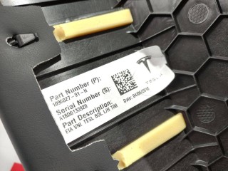 Подушка сиденья 2-го ряда (боковая), ориг. номер 1096027-91-H, Tesla Model 3 2017-2021