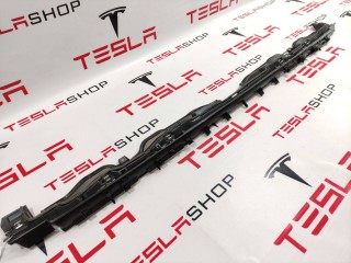 Кронштейн решетки обдува, ориг. номер 1100574-00-H, Tesla Model 3 2017-2021