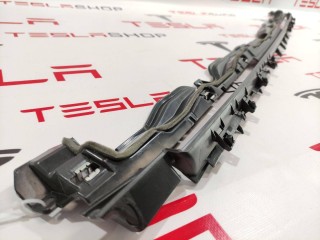 Кронштейн решетки обдува, ориг. номер 1100574-00-H, Tesla Model 3 2017-2021