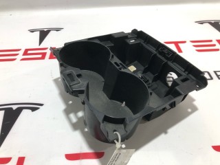 Корпус подстаканника центральной консоли, ориг. номер 1095617-00-C, Tesla Model Y 2020-2026