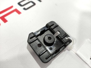 Кронштейн крепления козырька солнцезащитного, ориг. номер 1090081-00-E, Tesla Model 3 2017-2021