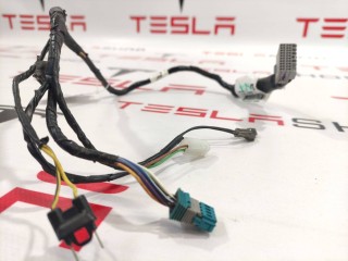 прочая запчасть, ориг. номер 1041318-00-G, Tesla Model S 2012-2016