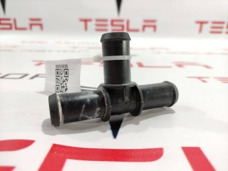Тройник пластиковый системы охлаждения, ориг. номер 1058001-00-E, Tesla Model S 2016-2021