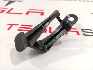 Кронштейн крепления электропроводки, ориг. номер 1004423-91-P, Tesla Model S 2012-2016