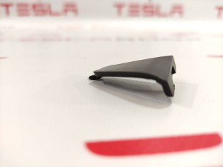 Заглушка пластиковая карты двери, ориг. номер 1110195-00-E, Tesla Model 3 2017-2021