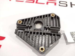 Кронштейн мотора привода люка, ориг. номер 6008697-00-A, Tesla Model S 2012-2016
