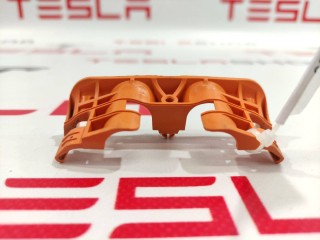 Кронштейн высоковольтного разъёма, ориг. номер 1109008-00-C, Tesla Model 3 2017-2021